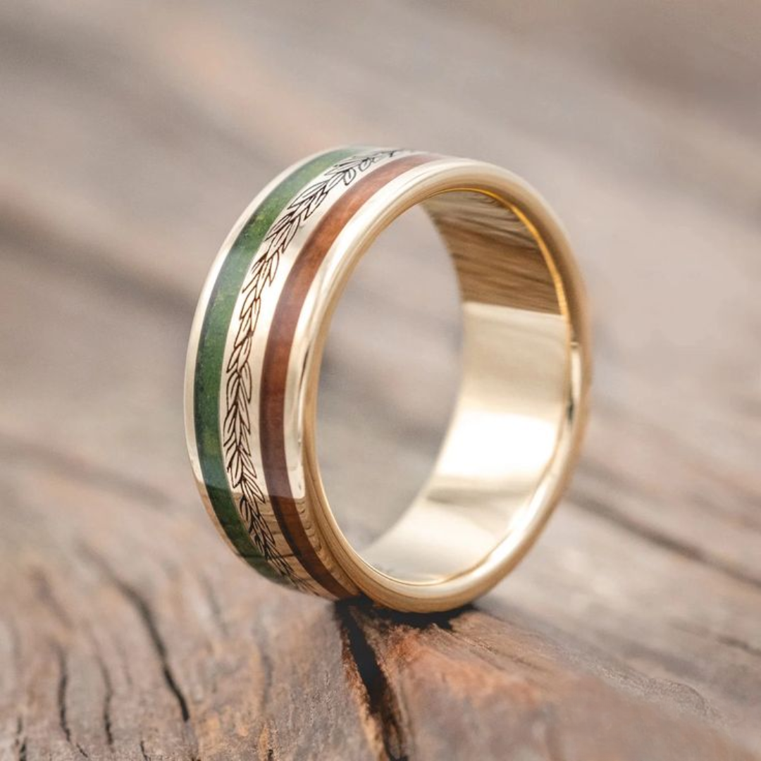 Gold Ring with Emerald Crest
