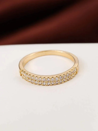 Victoria – Timeless ring with diamond-like sparkle