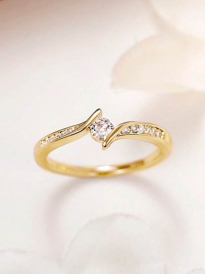 Clara – Delicate ring with a cubic zirconia sparkle