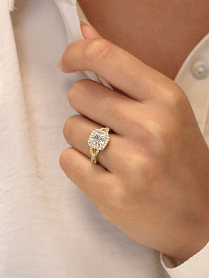 Amelia – Glamorous solitaire ring with a radiant cubic zirconia sparkle