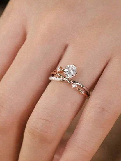 Camille – Effortless elegance with a refined solitaire glow