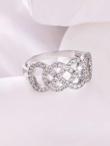 Vivienne – infinity ring with delicate sparkling stones