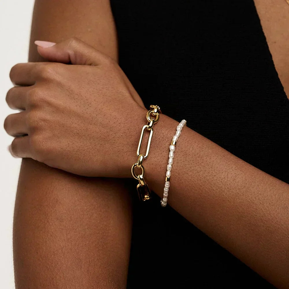 Link Bracelet with T-Bar Clasp | Gold