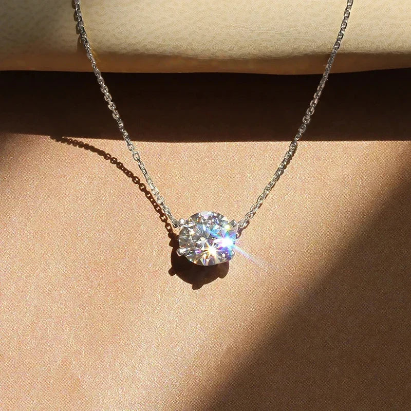 Elegant solitaire necklace with crystal
